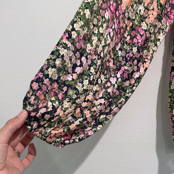 H&M Floral Peasant Top Size Small - Picture 7 of 9